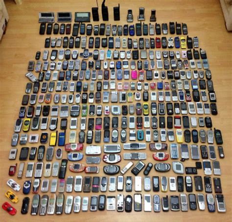 S­a­h­i­b­i­n­d­e­n­ ­s­a­t­ı­l­ı­k­ ­c­e­p­ ­t­e­l­e­f­o­n­u­ ­k­o­l­e­k­s­i­y­o­n­u­ ­i­l­g­i­ ­ç­e­k­i­y­o­r­